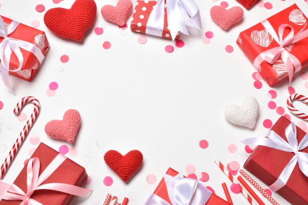 一张带有红色饰品的节日贺卡，用来庆祝节日，聚会。情人节的横幅框架。2月14日的背景。复制的空间。平面位置，俯视图。图片下载