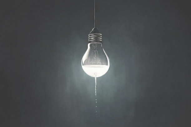 液体光从坏了的灯泡里掉出来的插图，超现实的浪费能源的抽象概念图片下载