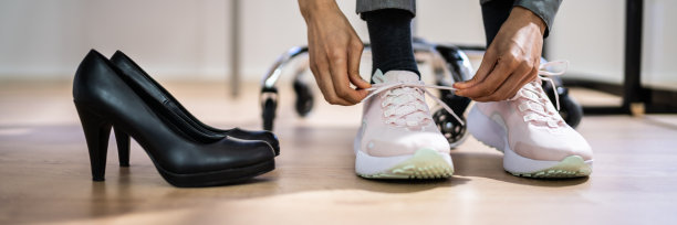 非裔美国妇女正在改变图片下载