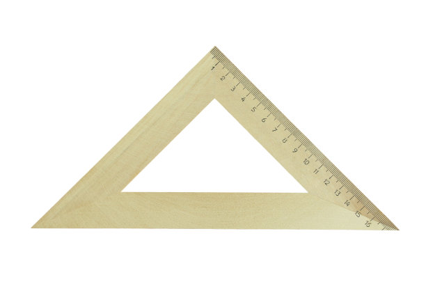 三角木量尺。特写镜头。侧视图。白色背景上的孤立对象。隔离。图片下载