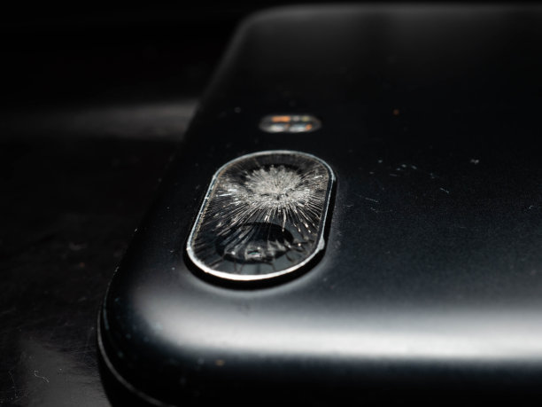 破损手机相机的特写镜头图片下载