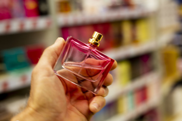 商店里的香水图片下载