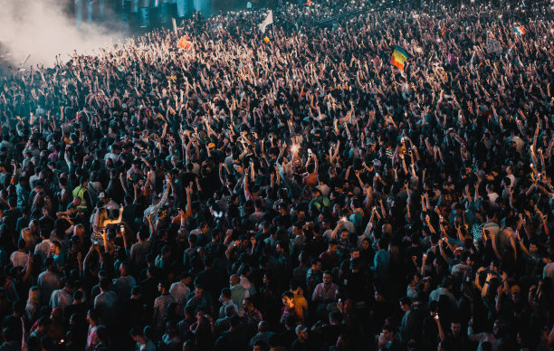 音乐会和节日背景人群的人聚会图片下载