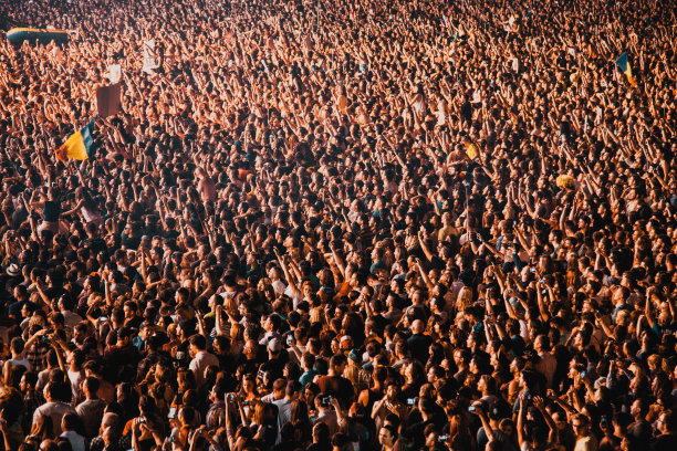 音乐会和节日背景人群的人聚会图片下载