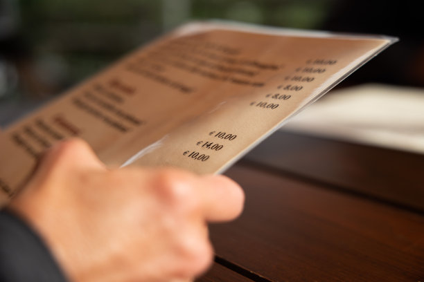 选择在餐厅用餐的概念图片下载