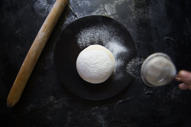 为烘烤准备面团图片下载