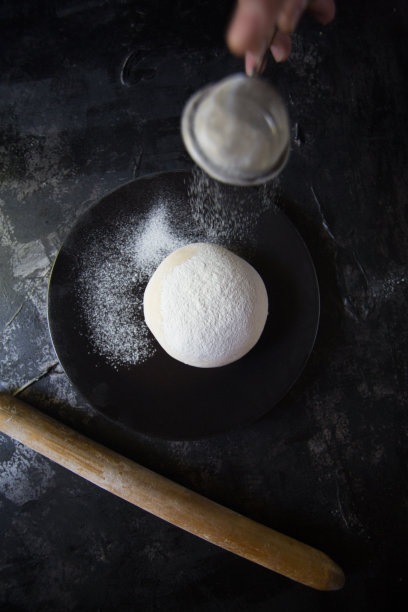 为烘烤准备面团图片下载
