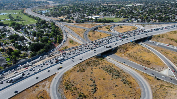 分流钻石公路立交桥图片下载