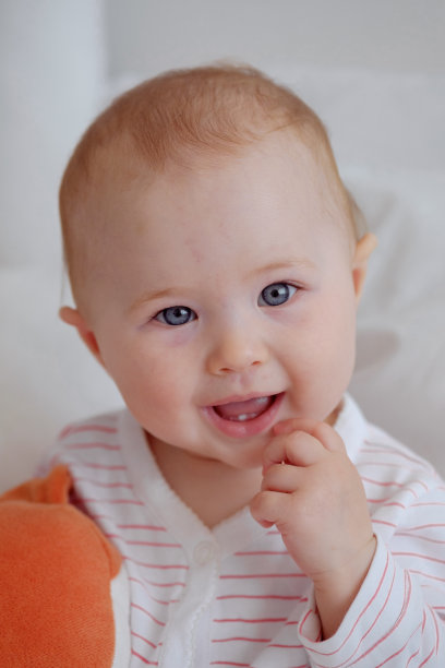 第一个婴儿牙齿图片下载