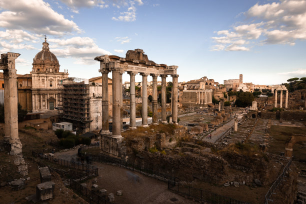 意大利拉齐奥罗马帝国广场上的景象。图片下载