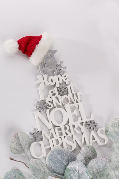 木板与圣诞快乐信息木制背景。图片下载