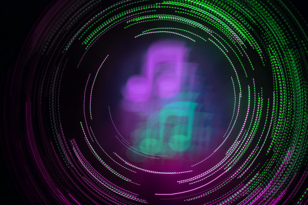 音乐概念-在发光的旋转线条里的音符图片下载