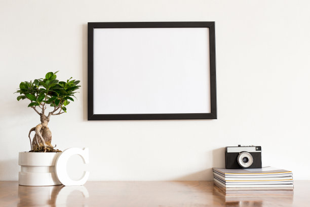 创意构图与海报，相框模型，一束花，书籍和设计用品。图片下载