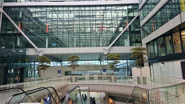 2021年12月。法兰克福国际机场的平安夜。图片下载