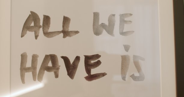 鼓舞人心的手写铭文我们拥有的只有现在。图片下载