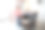 十几岁的女孩在家用笔记本电脑在线学习语言图片下载