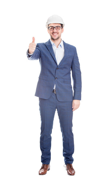快乐快乐的商人工程师的全长肖像，戴着防护头盔微笑显示拇指向上积极的姿态，看着孤立在白色背景的相机图片下载