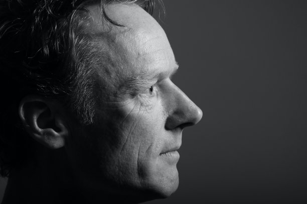 一个美丽的成熟男人的肖像图片下载