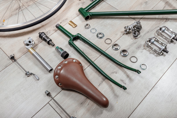 复古绿色自行车框架和部分俯视图图片下载