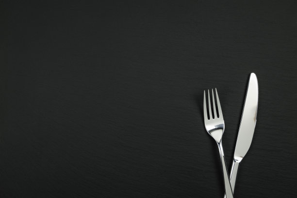 一套有刀叉的银器图片下载