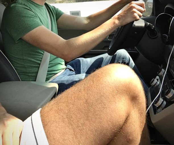 公路旅行的乘客。图片下载