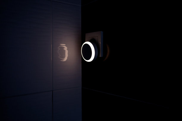 灯泡发出的冷光图片下载