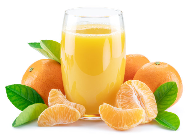 在白色的背景上，橙色的橘子水果和一杯新鲜的橘子汁。图片下载