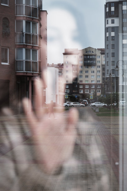 悲伤的年轻女子图片下载