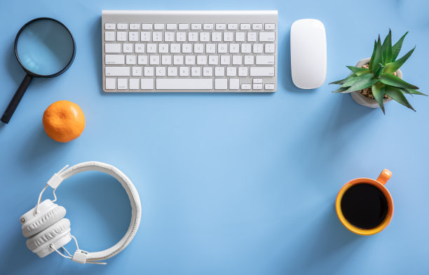 平铺，爱好，学习和工作理念在蓝色背景上。图片下载