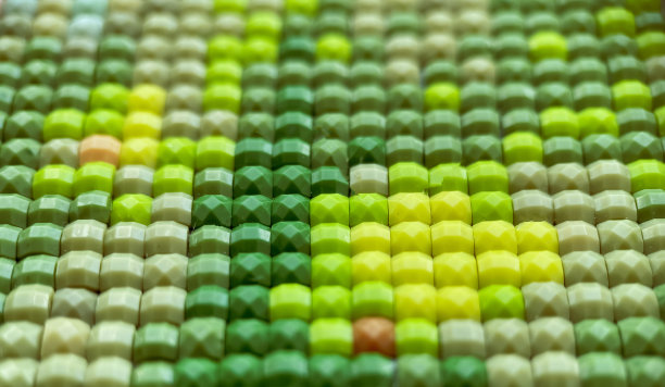 特写镜头，色彩缤纷的方形钻石绣花质感明亮。业余爱好和娱乐图片下载