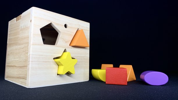 开发丰富多彩的儿童游戏图片下载