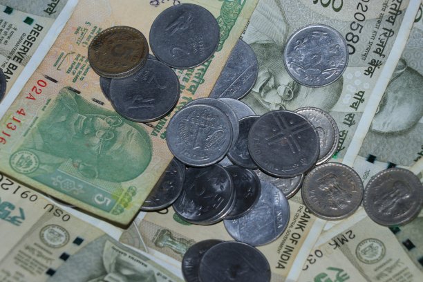 印度货币500和硬币。图片下载