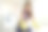 家庭主妇戴着黄色手套坐在清洁室地板纤维布和微笑在公寓图片下载