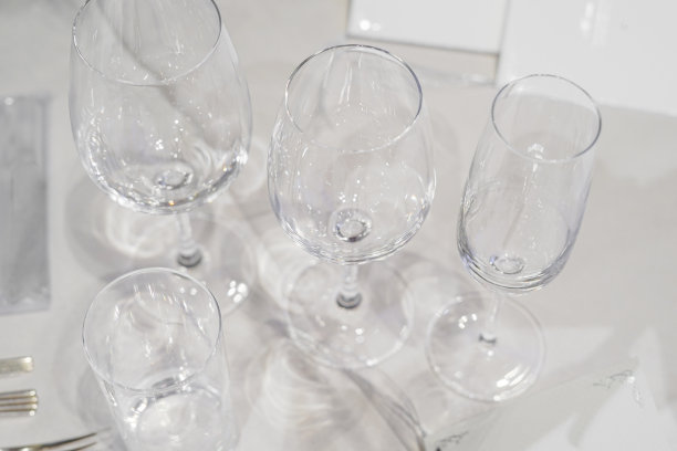 时尚的酒杯(婚礼图片)图片下载