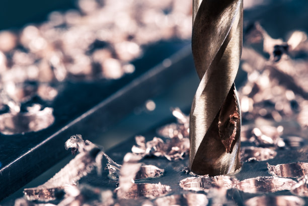 金属铜钻孔带刨花图片下载