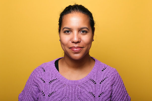 一个美丽年轻女人的肖像图片下载