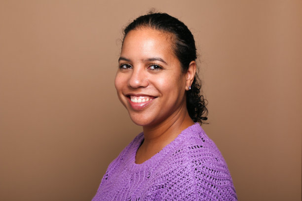 一个美丽年轻女人的肖像图片下载