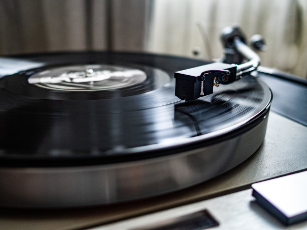 转盘播放黑胶唱片图片下载