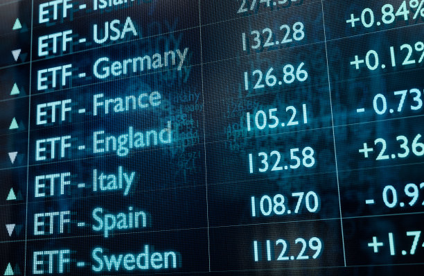 交易所交易基金。与一些不同国家的ETF交易监控。图片下载