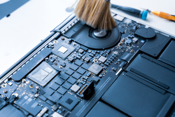 维护电脑。维修工程师的支持。有电脑硬件背景的电脑技术员服务。电子技术发展理念。图片下载