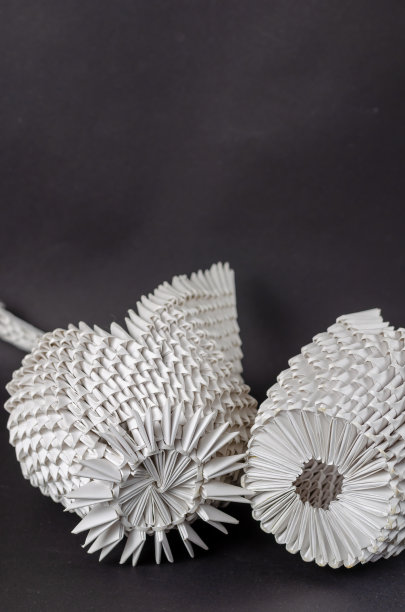 象征家庭的爱和忠诚。模块化折纸或单元起源图片下载