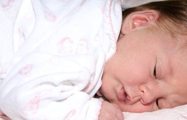 新生的婴儿图片下载