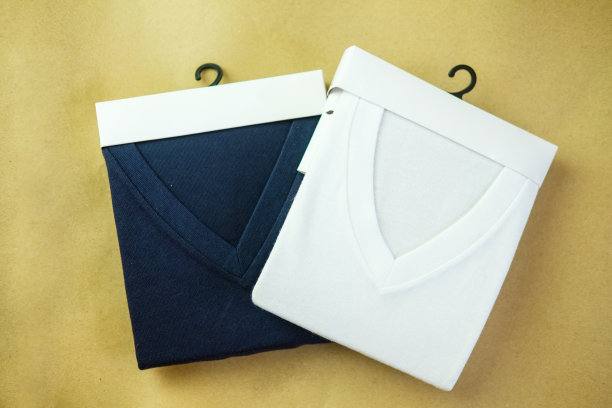 t恤v领深海军蓝和白人男士图片下载