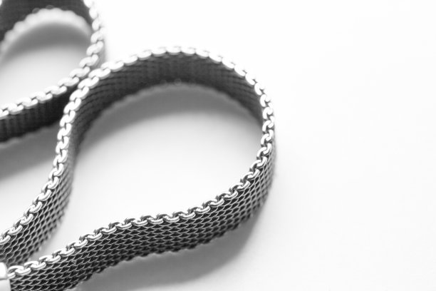 卷编的银色丝带手链是白色的图片下载