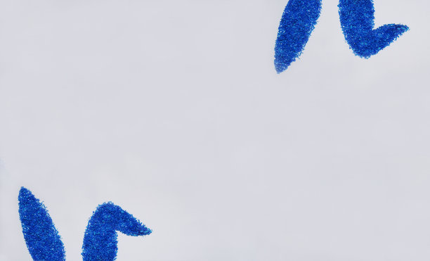 快乐复活节与蓝色的椰子片兔耳朵白色背景。复活节的概念。最小的概念。甜蜜的糖果的概念。平的。Copyspace文本。复活节旗帜。,卡。图片下载