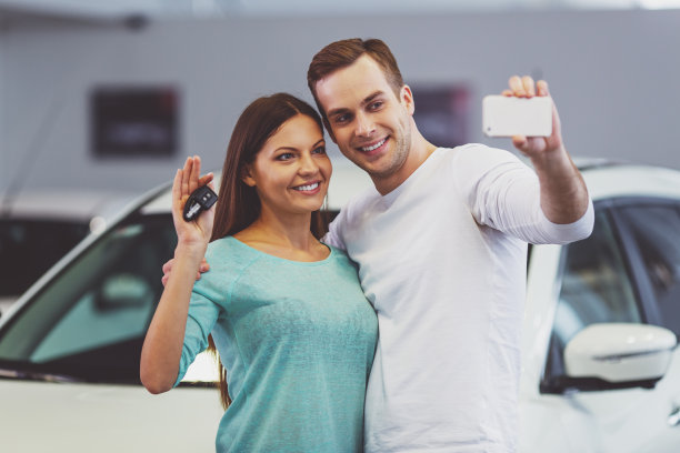 夫妇买车图片下载