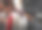 杂工修理厨房里的洗碗机图片下载