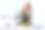 坐在室内床上的快乐女人用平板电脑进行网络会议。图片下载