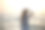 海上日落时分的美丽女孩图片下载