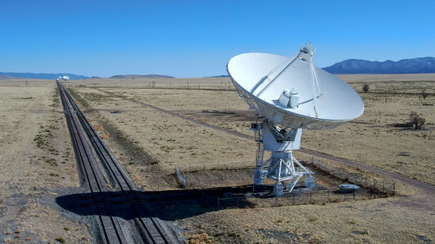 新墨西哥州的甚大阵列是用于射电天文学的巨型射电望远镜，用于研究来自外太空的天体和无线电波图片下载